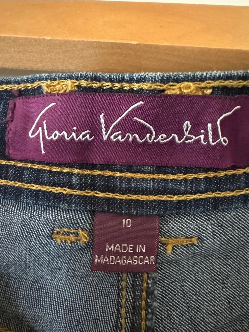 Gloria Vanderbilt Straight Leg Jeans in Deep Indigo